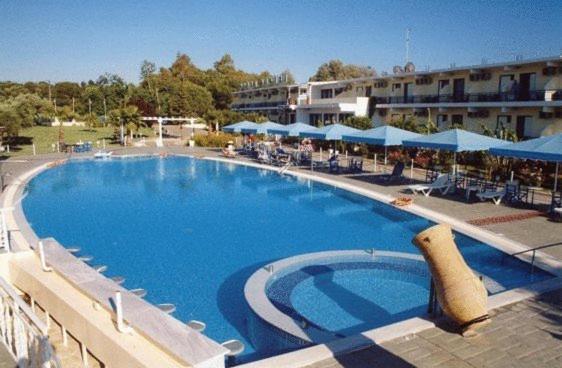 Lintzi Hotel Arkoudi Extérieur photo