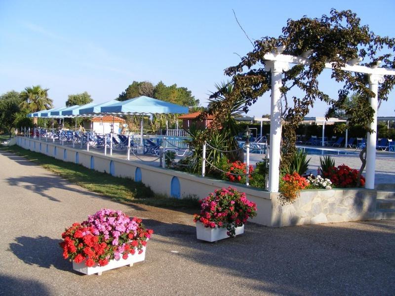 Lintzi Hotel Arkoudi Extérieur photo