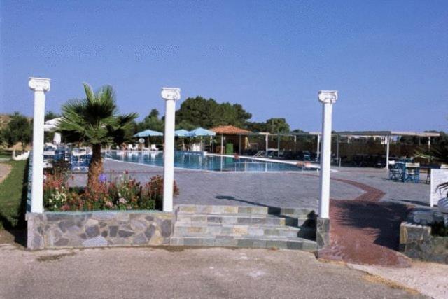 Lintzi Hotel Arkoudi Extérieur photo