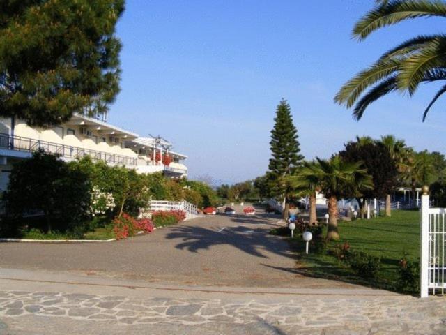 Lintzi Hotel Arkoudi Extérieur photo