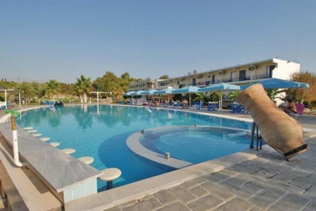 Lintzi Hotel Arkoudi Extérieur photo